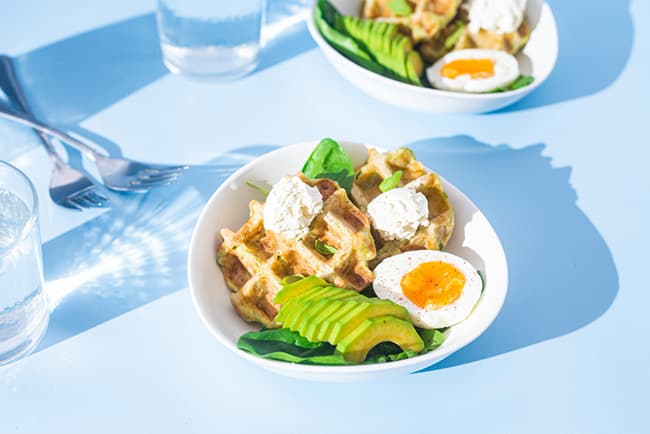 A nutritionist preparing healthy food for a client