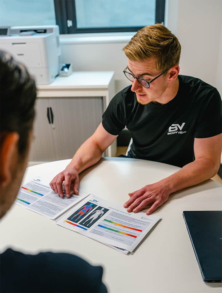 BodyView consultant Adam explaining a DEXA report to customer in consultation